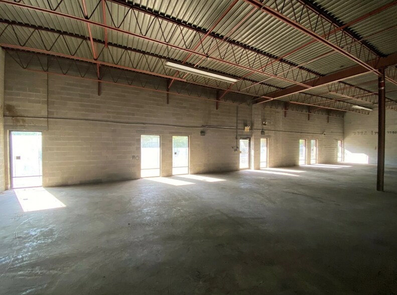6210-6242 Product Dr, Sterling Heights, MI à louer - Photo du bâtiment - Image 2 de 3