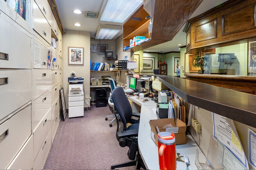 400-416 E 56th St, New York, NY for sale - Interior Photo - Image 2 of 17