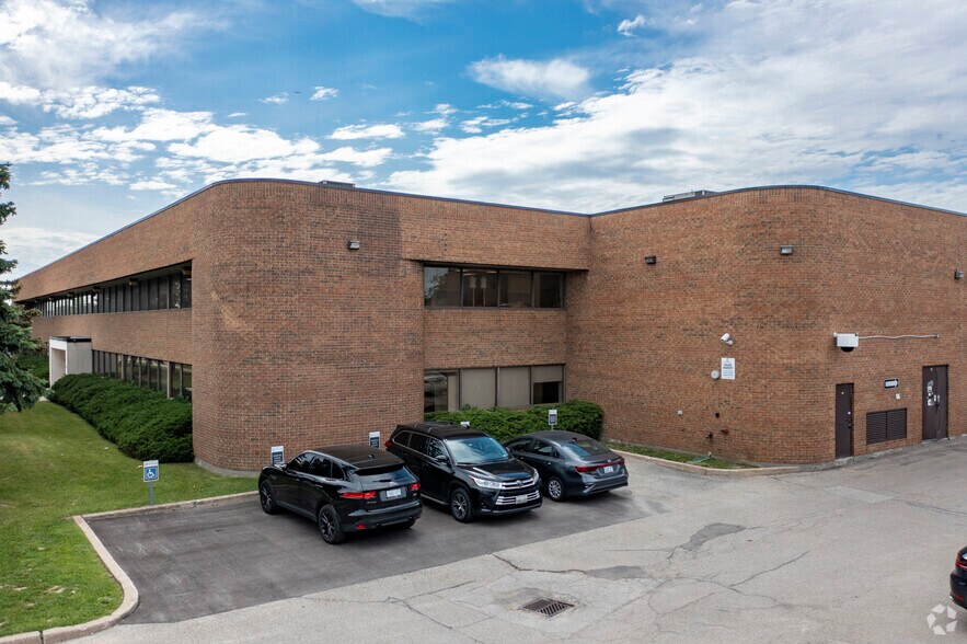 39 Kodiak Cres, Toronto, ON à vendre - Photo principale - Image 1 de 1