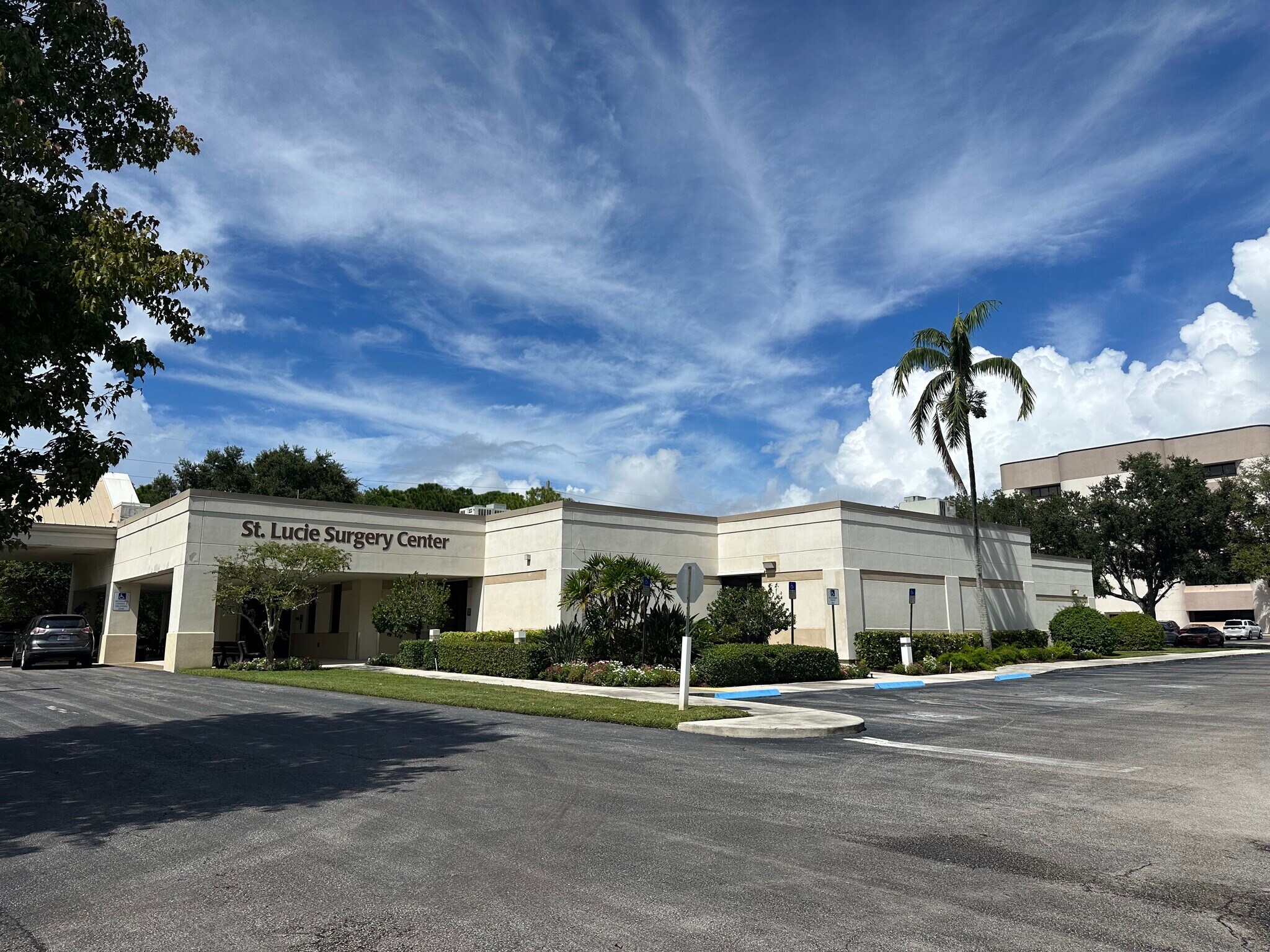 1310 SE West Star Ave, Port Saint Lucie, FL à vendre Photo du bâtiment- Image 1 de 54