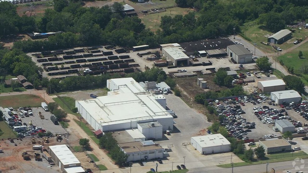 1820 SE 40th St, Oklahoma City, OK for sale - Aerial Video - Image 2 of 15