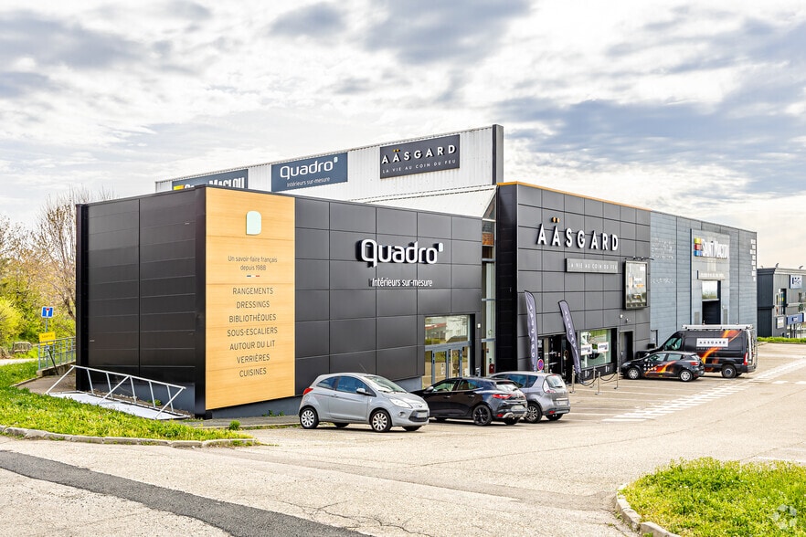 Retail in Limonest for lease - Primary Photo - Image 1 of 2