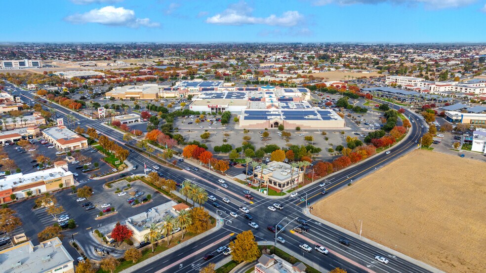 1669 W Lacey Blvd, Hanford, CA à vendre - Photo du bâtiment - Image 2 de 6