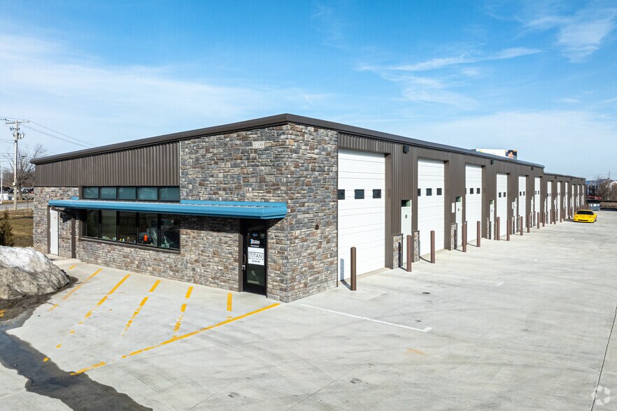 2105 E Kansas City Rd, Olathe, KS à louer - Photo du bâtiment - Image 3 de 24