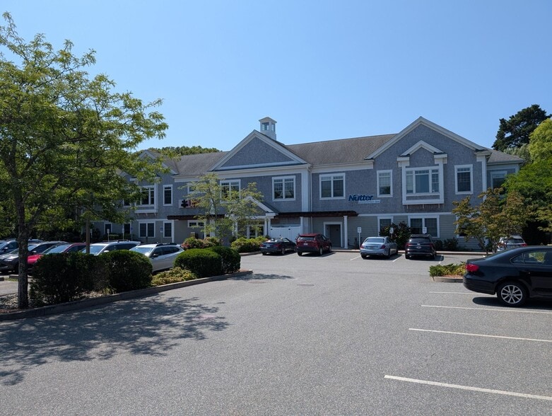 1471 Iyannough Rd, Hyannis, MA for lease - Building Photo - Image 1 of 20