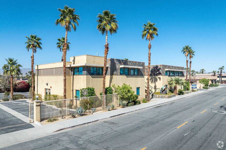 73950 Alessandro Dr, Palm Desert, CA à louer - Photo du bâtiment - Image 3 de 10
