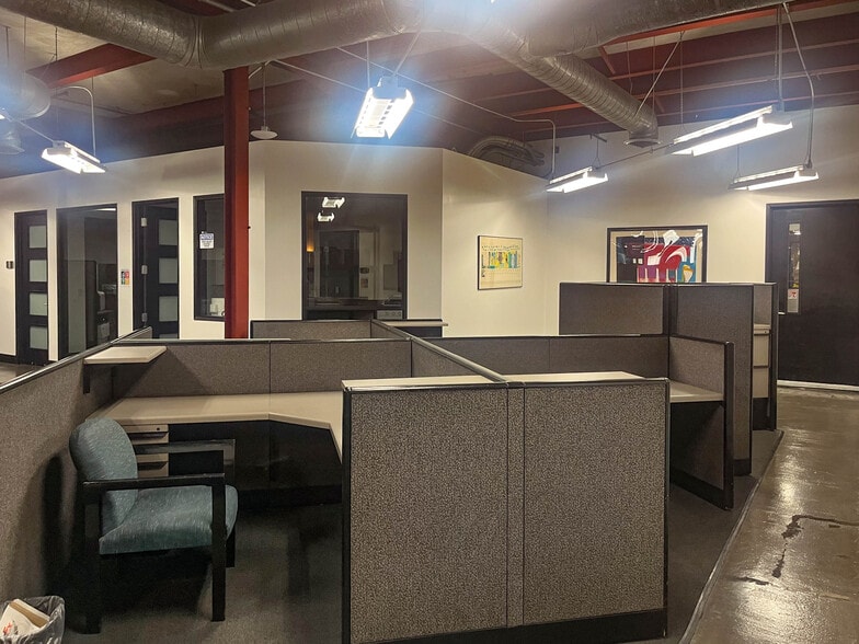 3686 E Olympic Blvd, Los Angeles, CA for lease - Building Photo - Image 3 of 7