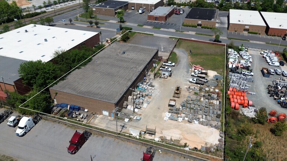 1511 Ameron Dr, Charlotte, NC à louer - Photo du bâtiment - Image 2 de 7