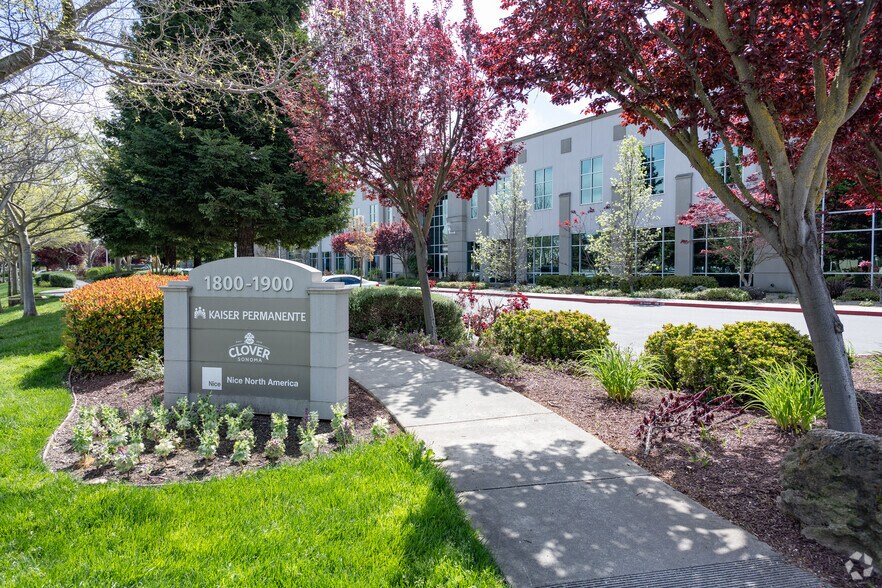 1800 S McDowell Blvd, Petaluma, CA à louer - Photo du bâtiment - Image 2 de 8