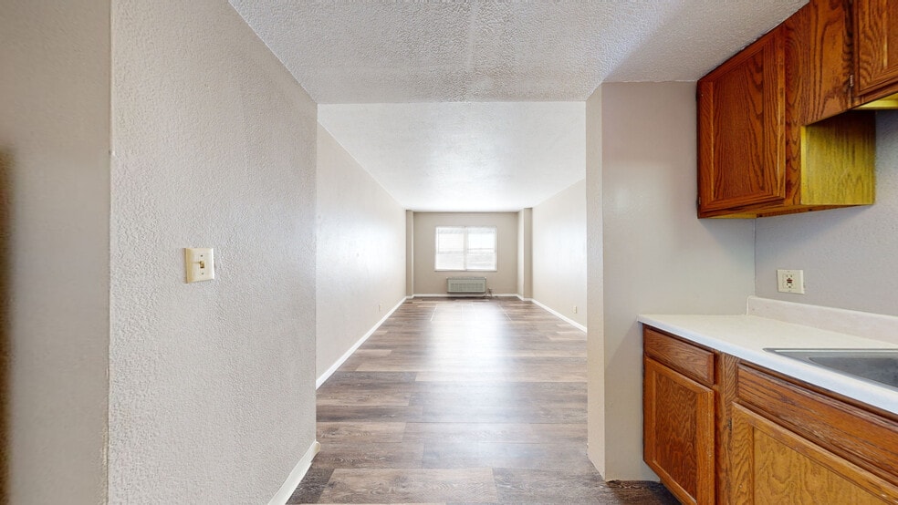 17 E 2nd Ave, Hutchinson, KS for sale - Matterport 3D Scan - Image 3 of 23