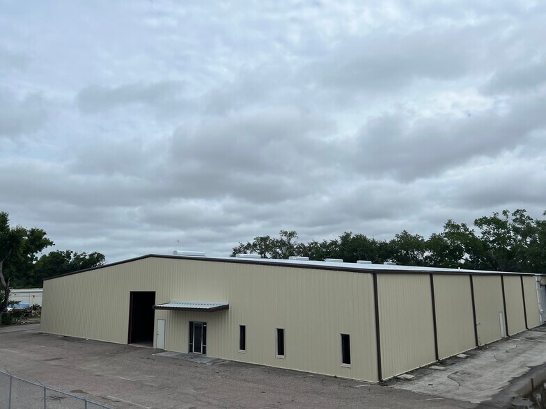 4625 N 122nd Ave, Clearwater, FL à louer - Photo du bâtiment - Image 2 de 15