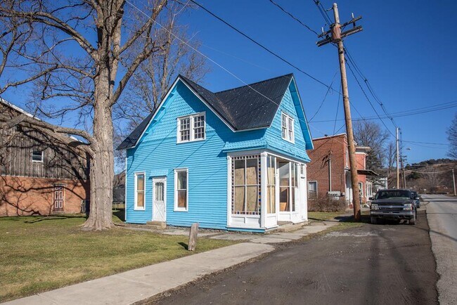 Plus de détails pour 11 E Hill Rd, Covington, PA - Multi-résidentiel à vendre