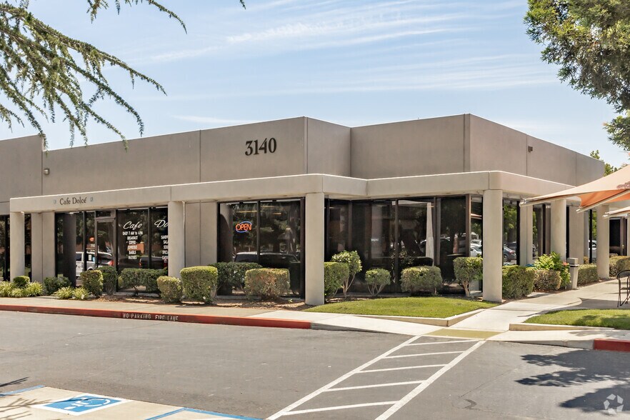 3140 Gold Camp Dr, Rancho Cordova, CA à louer - Photo du bâtiment - Image 2 de 10