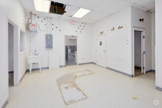 4371-4393 Kevin Walker Dr, Dumfries, VA for lease Interior Photo- Image 2 of 2