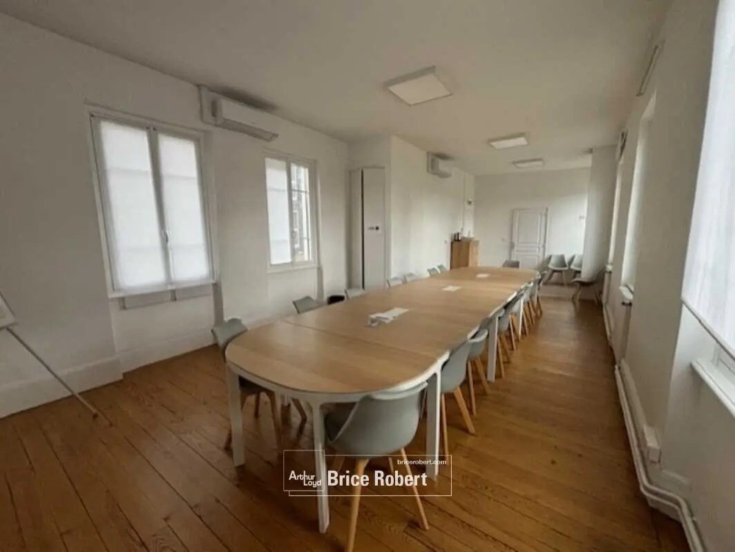 Office in Lyon for lease Building Photo- Image 1 of 8