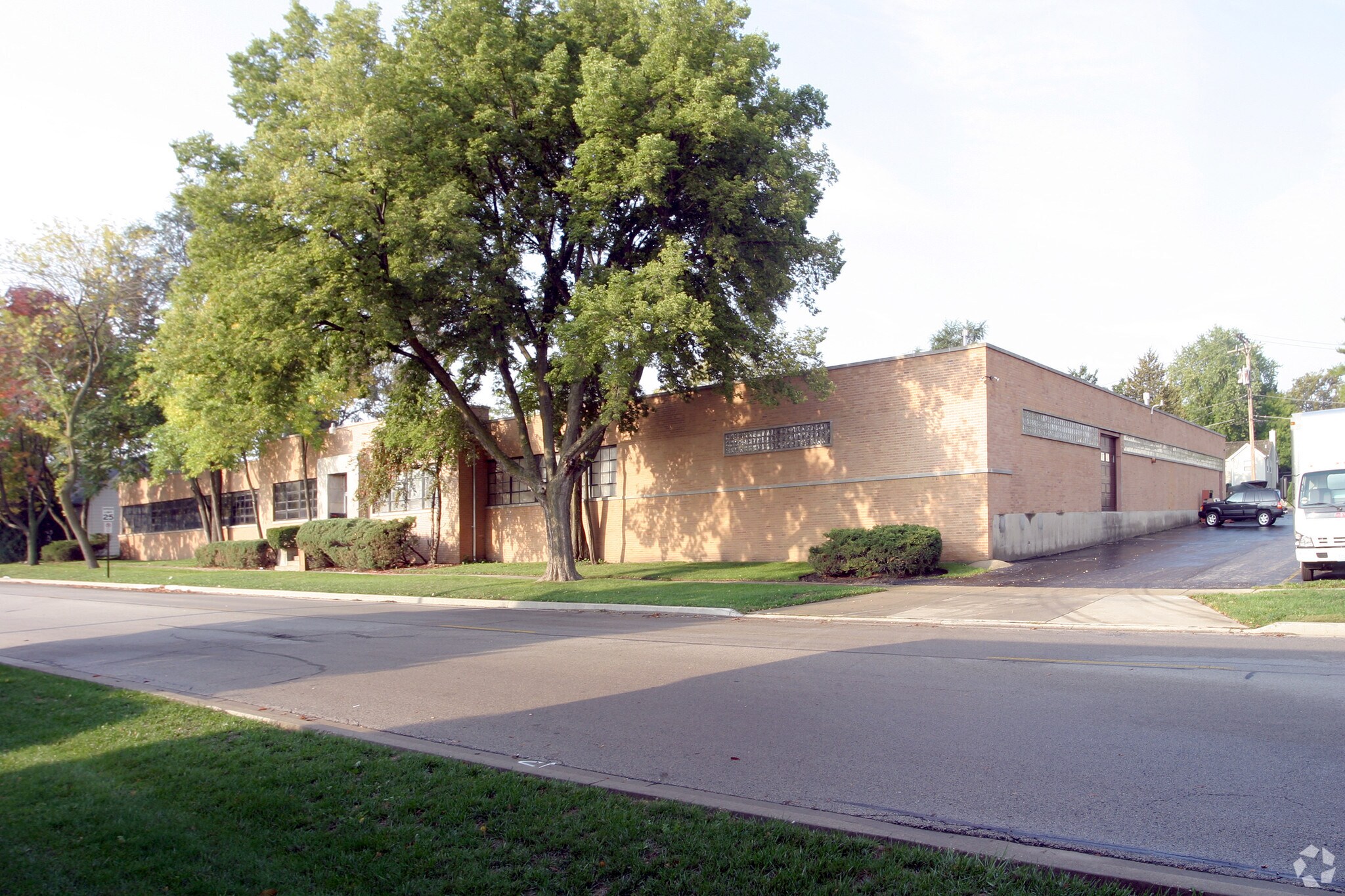 325 N 4th St, Libertyville, IL à louer Photo du bâtiment- Image 1 de 11