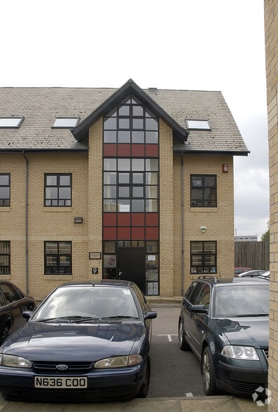 Milbanke Way, Bracknell for sale - Building Photo - Image 3 of 3