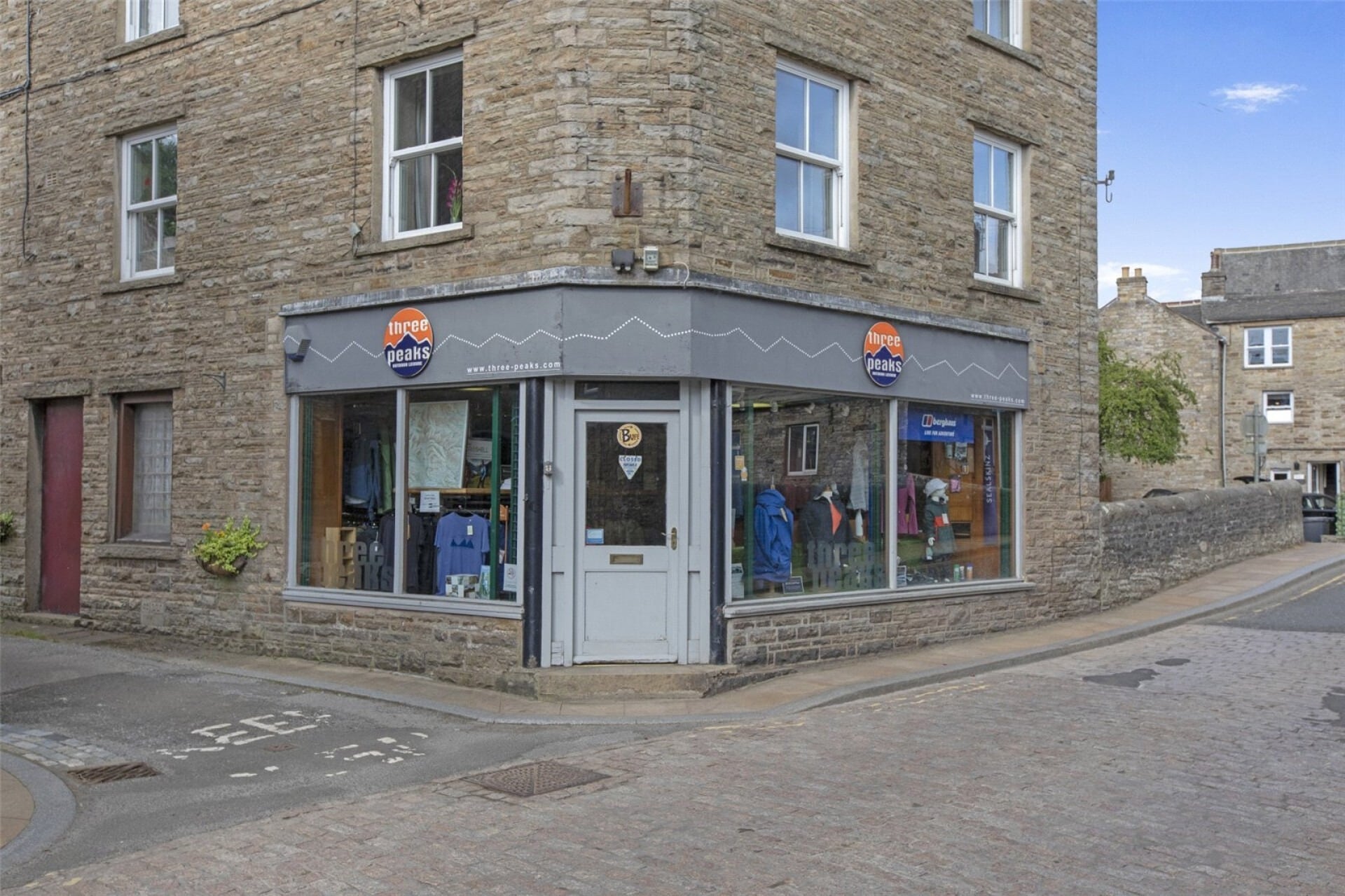 2 Dyers Garth, Hawes for sale Primary Photo- Image 1 of 16