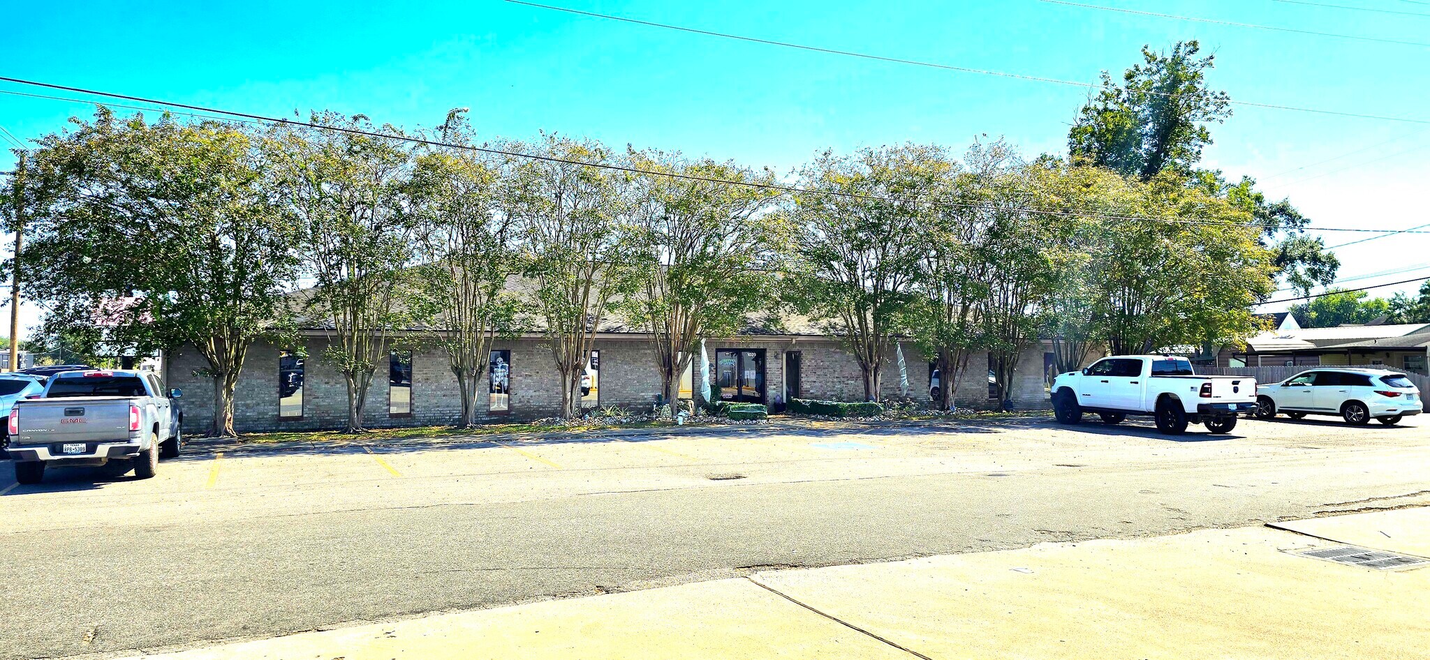 1039 Twin City Hwy, Nederland, TX à louer Photo du bâtiment- Image 1 de 2