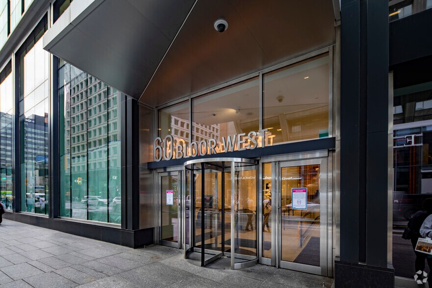 60 Bloor St W, Toronto, ON à louer - Photo du bâtiment - Image 3 de 3
