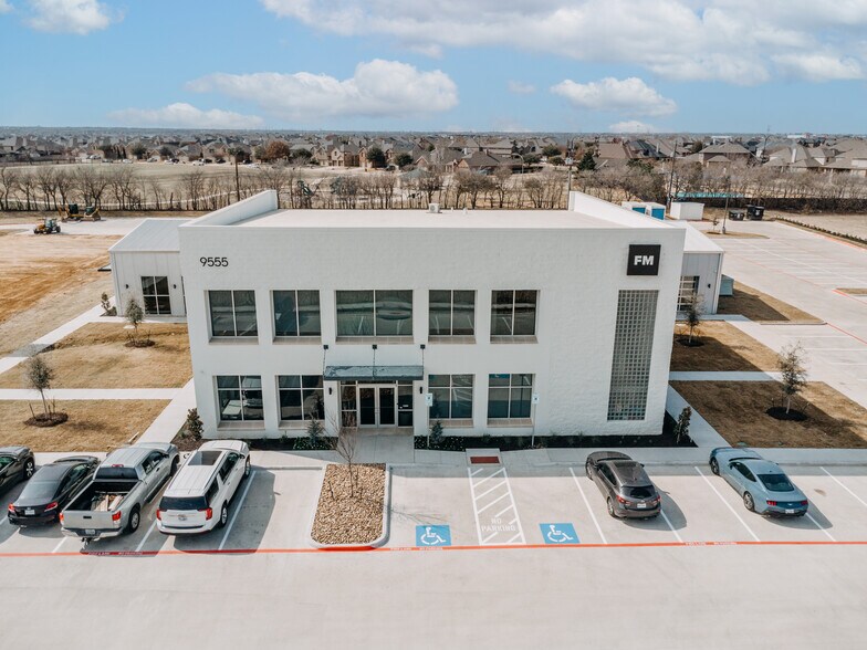 9555 Harmon Rd, Fort Worth, TX for lease - Building Photo - Image 3 of 37