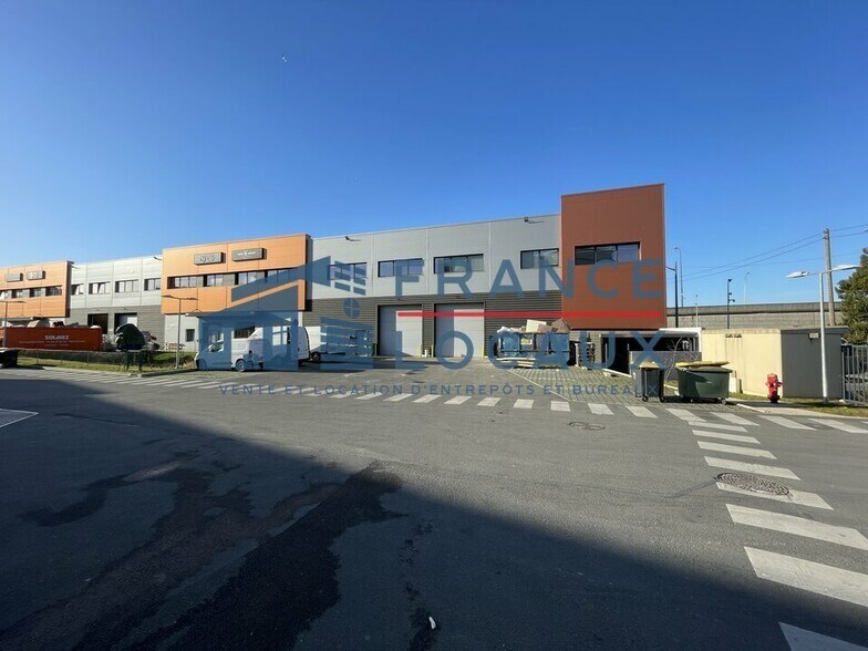 Flex dans Romainville à louer - Photo du bâtiment - Image 2 de 11