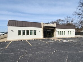 2865 E Skelly Dr, Tulsa, OK à louer Photo du bâtiment- Image 1 de 4