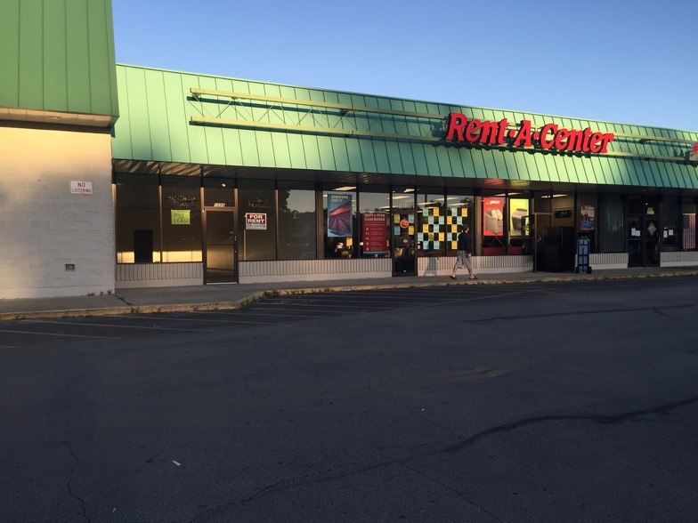 1088-1100 N High St, Hillsboro, OH for lease - Building Photo - Image 3 of 10