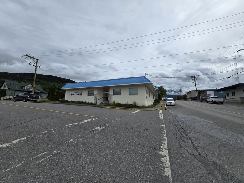 3210 Clinton St, Terrace, BC for sale - Primary Photo - Image 1 of 1