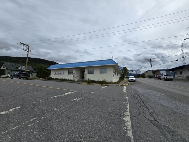 Plus de détails pour 3210 Clinton St, Terrace, BC - Flex à vendre