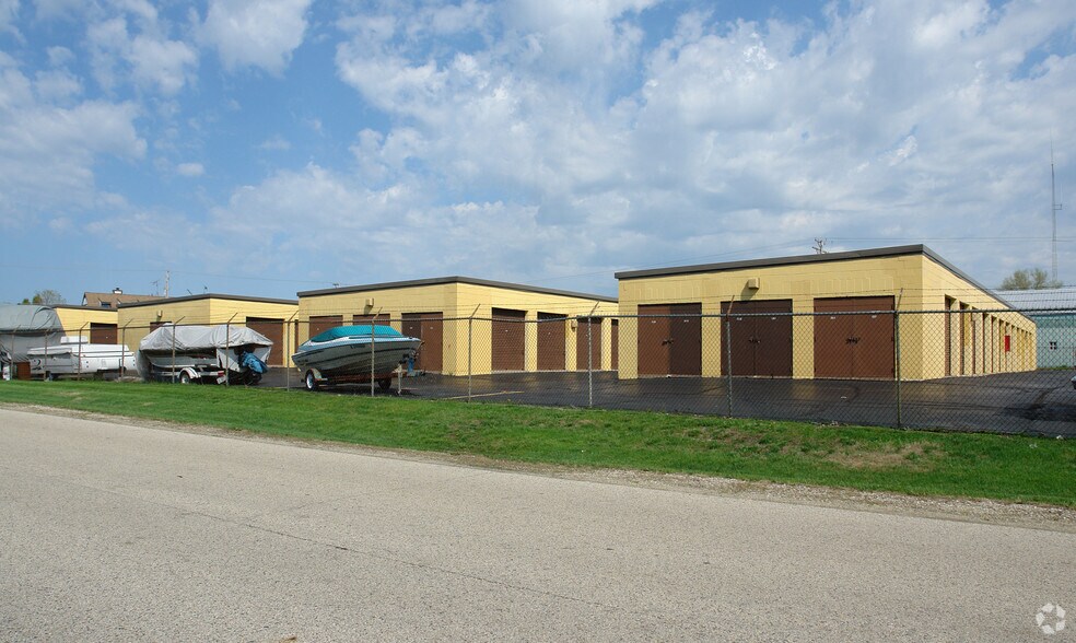 7209 Teckler Blvd, Crystal Lake, IL à vendre - Photo du bâtiment - Image 2 de 2