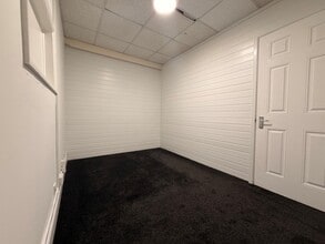 Hurricane Way, Wickford for lease Interior Photo- Image 2 of 6
