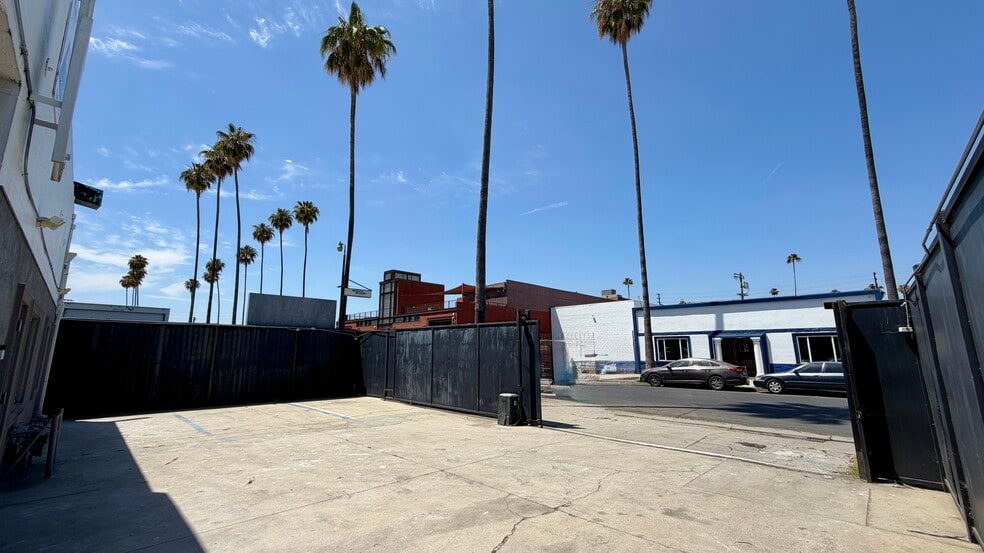 14768 Calvert St, Van Nuys, CA for sale - Building Photo - Image 2 of 17