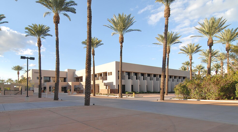 7337 E Doubletree Ranch Rd, Scottsdale, AZ à louer - Photo du bâtiment - Image 2 de 7