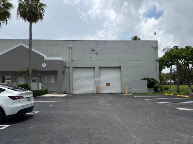10850 NW 27th St, Doral, FL for sale - Building Photo - Image 1 of 23