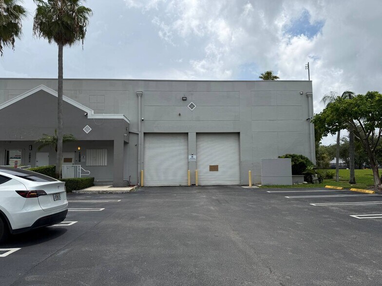 10850 NW 27th St, Doral, FL à vendre - Photo du bâtiment - Image 1 de 23