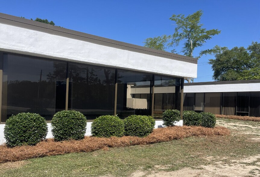 999 Harbor Dr, West Columbia, SC à vendre - Photo du bâtiment - Image 2 de 8