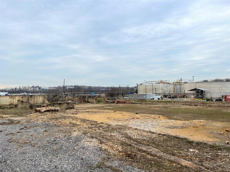 5501 Pennington Ave, Baltimore, MD à vendre - Photo du bâtiment - Image 3 de 31