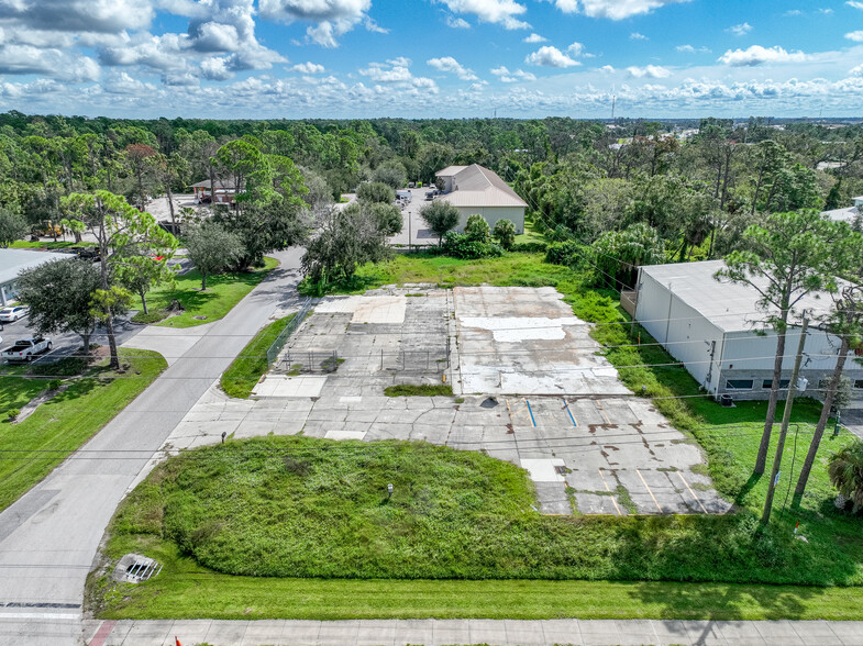 17320 Brighton Ave, Port Charlotte, FL à vendre - Photo du b timent - Image 1 de 13