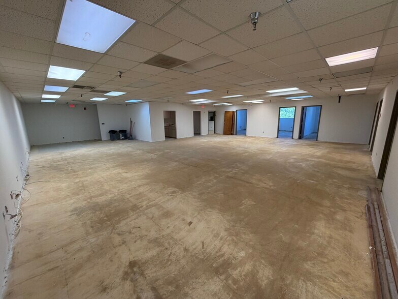 355 Hiatt Dr, Palm Beach Gardens, FL à louer - Photo du bâtiment - Image 3 de 15