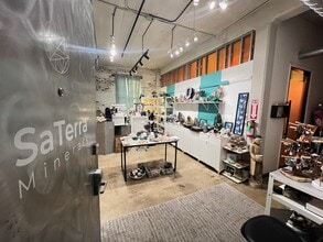 190 Christopher Columbus Dr, Jersey City, NJ for lease Interior Photo- Image 1 of 17