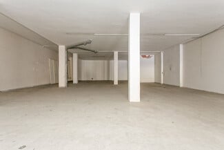 Plus de détails pour Multi-résidentiel à vendre