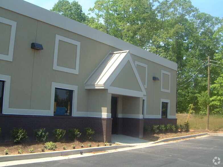 3768 Peachtree Crest Dr, Duluth, GA à louer - Photo du bâtiment - Image 2 de 7