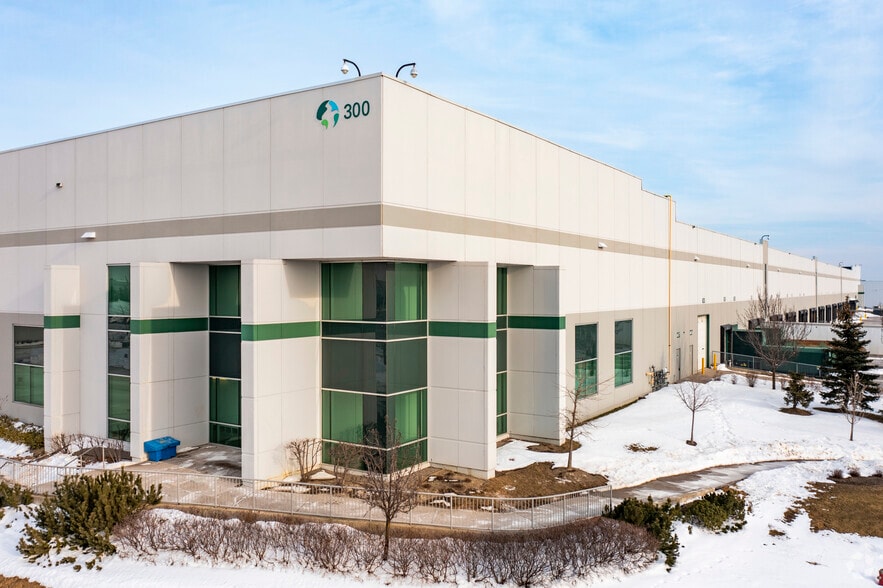 300 Courtneypark Dr W, Mississauga, ON for sale - Primary Photo - Image 1 of 1