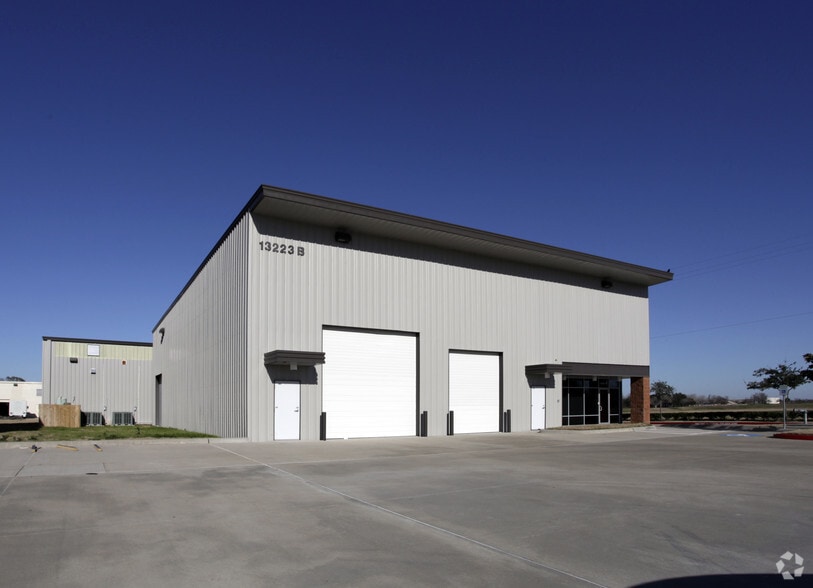 13223 Stafford Rd, Missouri City, TX for lease - Building Photo - Image 2 of 2
