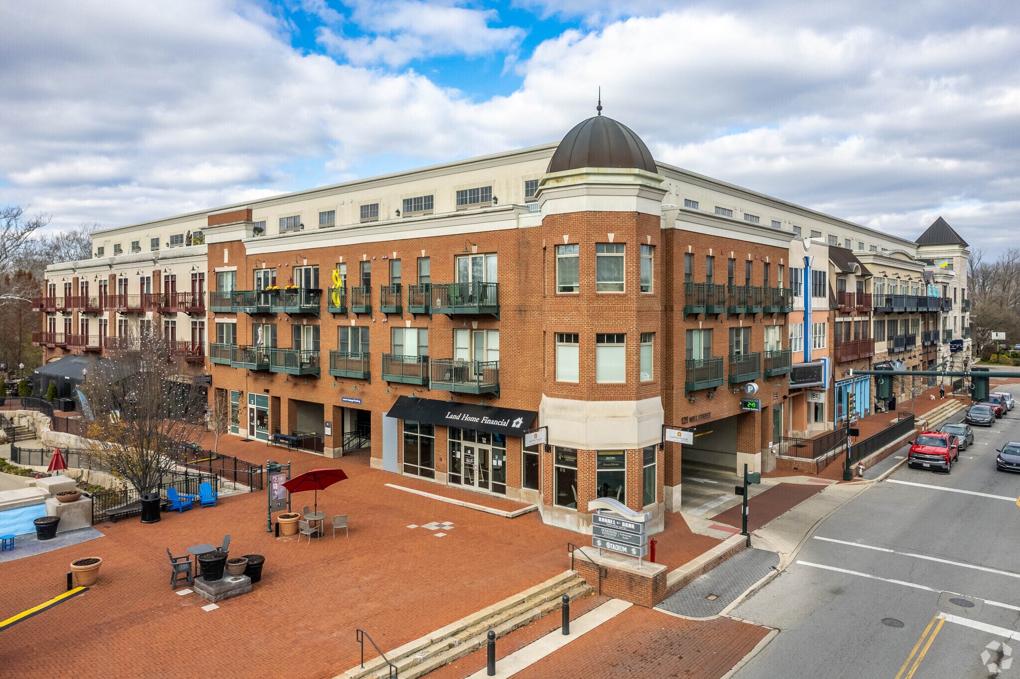 121 Mill St, Gahanna, OH à louer Photo du bâtiment- Image 1 de 8