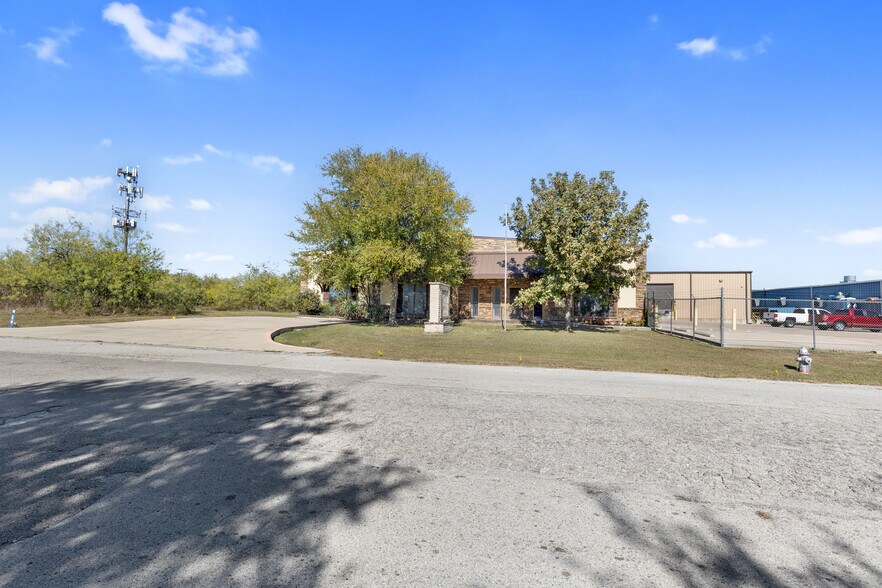 1201 S Commercial Blvd, Arlington, TX à vendre - Photo du bâtiment - Image 3 de 33