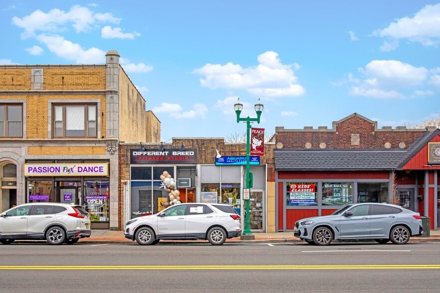 418-420 Cedar Ln, Teaneck, NJ for sale - Building Photo - Image 1 of 6