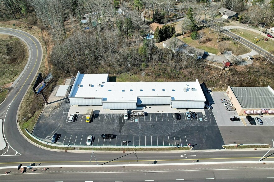 3125 - 3169 Lakemoor View Rd, Knoxville, TN for lease - Building Photo - Image 2 of 4