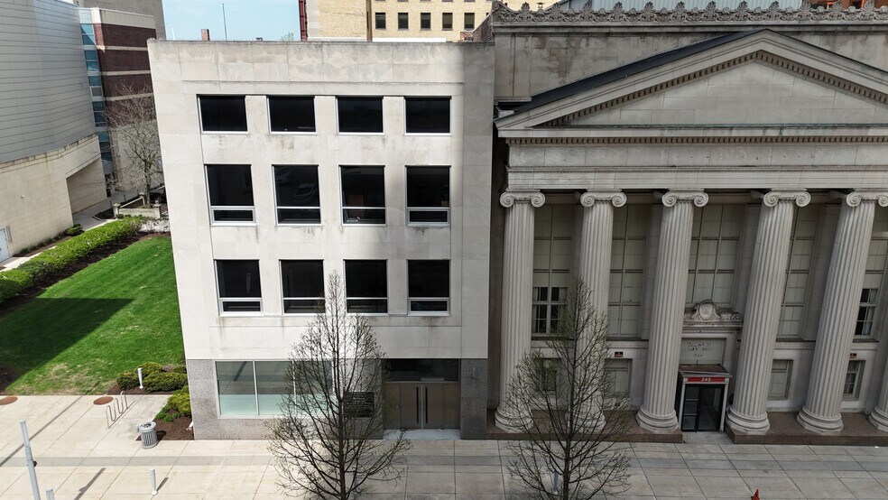 241 N Superior St, Toledo, OH à louer - Photo du bâtiment - Image 1 de 8